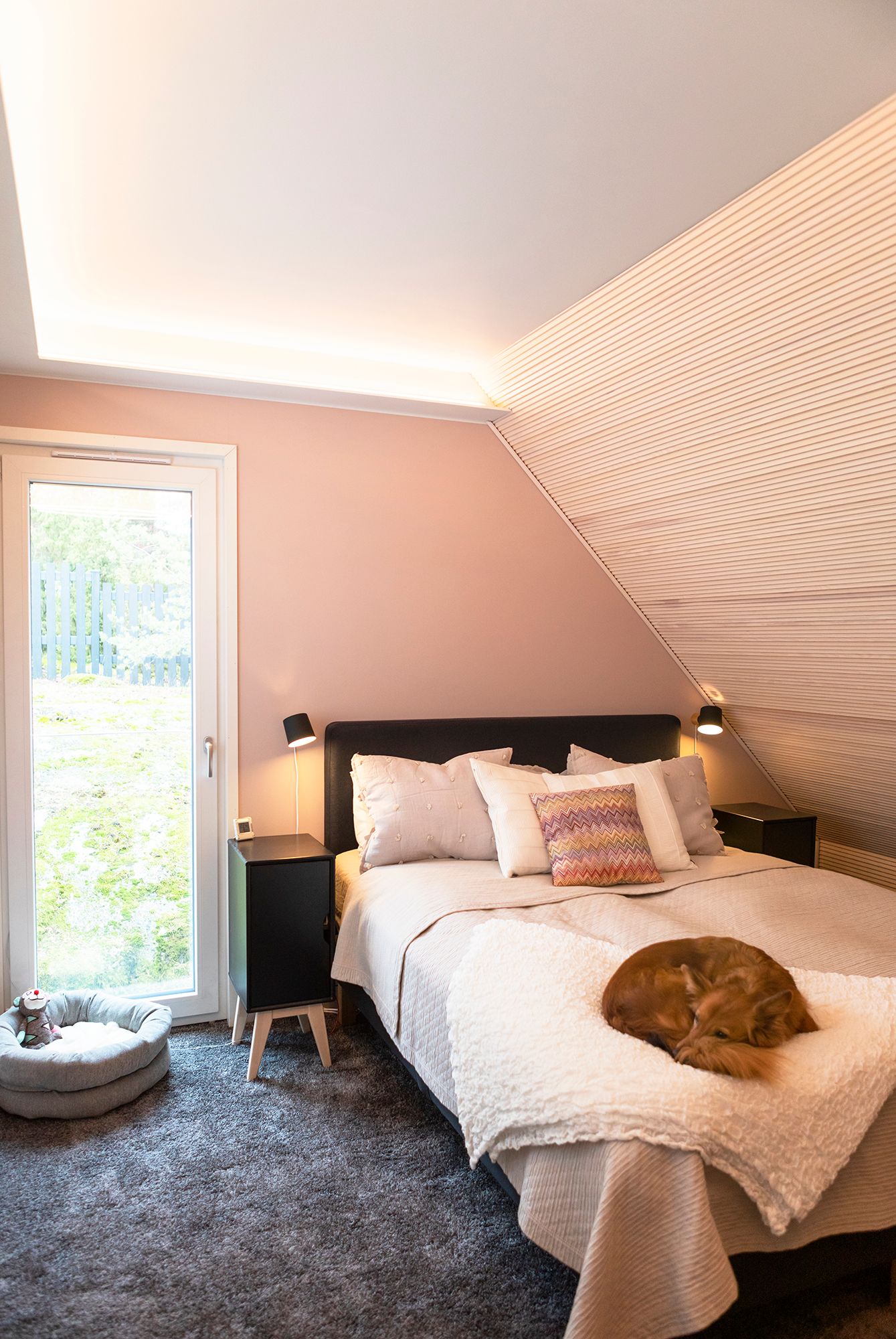 As bedroom lighting in a sloping ceiling with a drop-down clip, the LED strip light illuminates the space well with indirect and soft light. Ledstore.fi